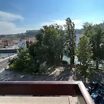 Апартаменты Superb Position Over The River Historical Center