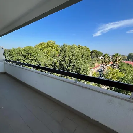 Апартаменты Superb Position Over The River Historical Center *