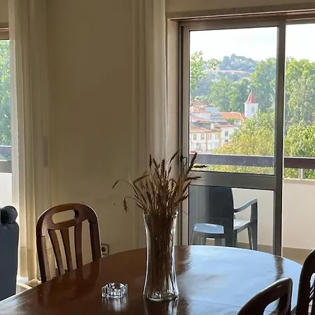 Superb Position Over The River Historical Center Apartman