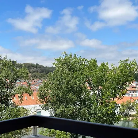 Superb Position Over The River Historical Center Апартаменты *