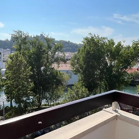 Superb Position Over The River Historical Center Apartment *