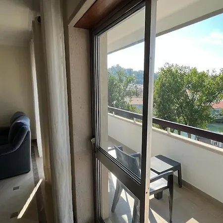 Superb Position Over The River Historical Center Apartment