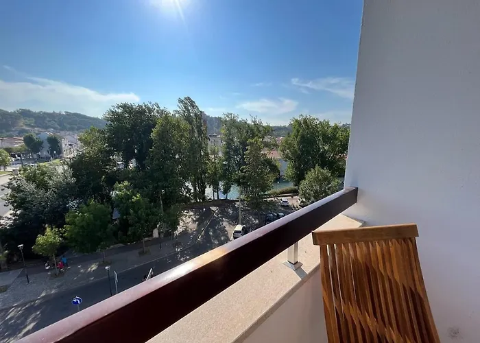 Superb Position Over The River Historical Center * 托马尔