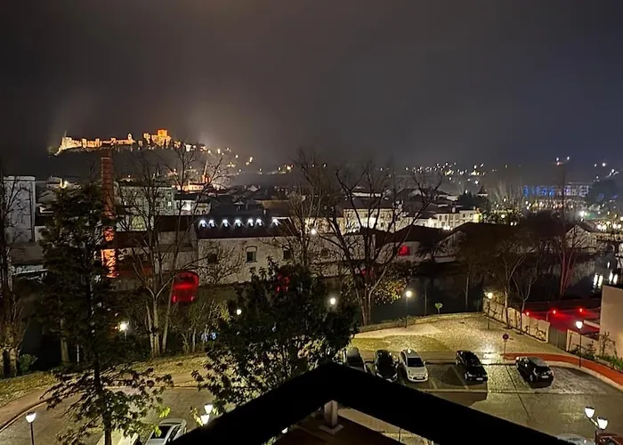 Superb Position Over The River Historical Center 托马尔