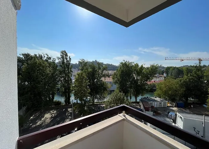 Superb Position Over The River Historical Center 公寓