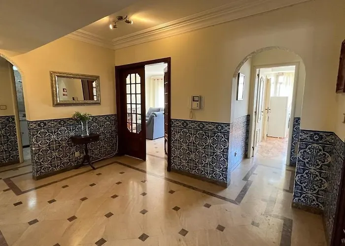 Superb Position Over The River Historical Center 托马尔