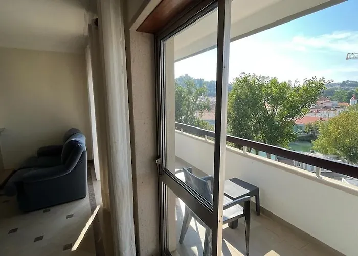 Superb Position Over The River Historical Center 公寓